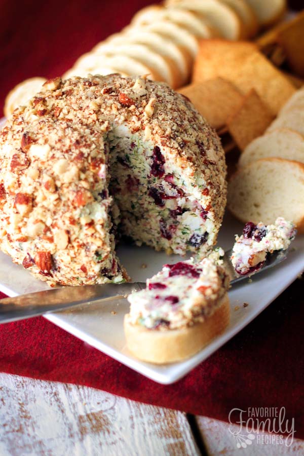 Cranberry Almond Bacon Cheese Ball | Favorite Family Recipes