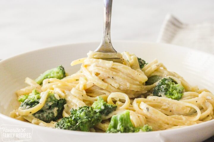 Creamy Garlic Noodles {One Pot Recipe} | Favorite Family Recipes