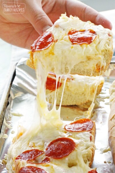 The Perfect French Bread Pizza Recipe: Easy Weeknight Dinner Idea!