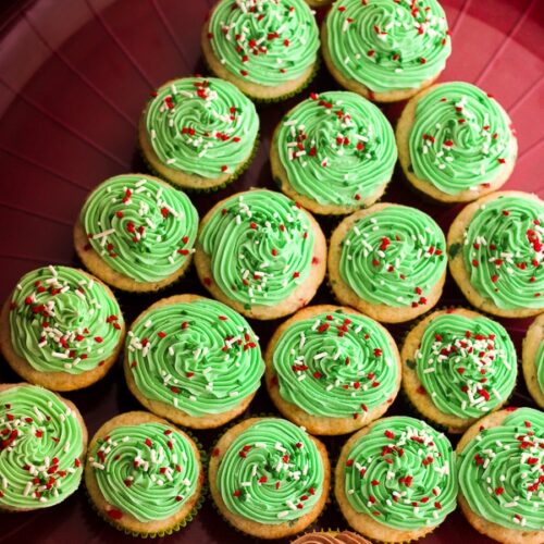 How to Make a Christmas Tree Cake Out of Cupcakes