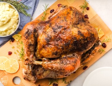 Perfectly cooked Thanksgiving turkey on a cutting board