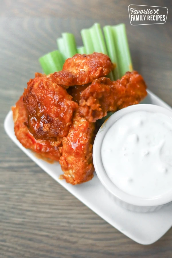 Boneless Buffalo Wings med Selleri Og Blåost Dip