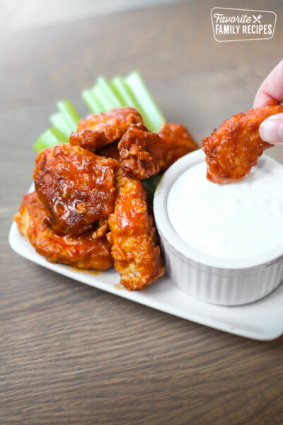 Boneless Buffalo Wings With Blue Cheese Dip 0991