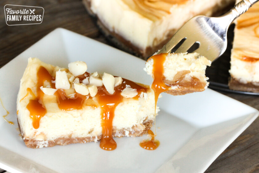 White Chocolate Cheesecake With Caramel And Macadamia Nuts 7855