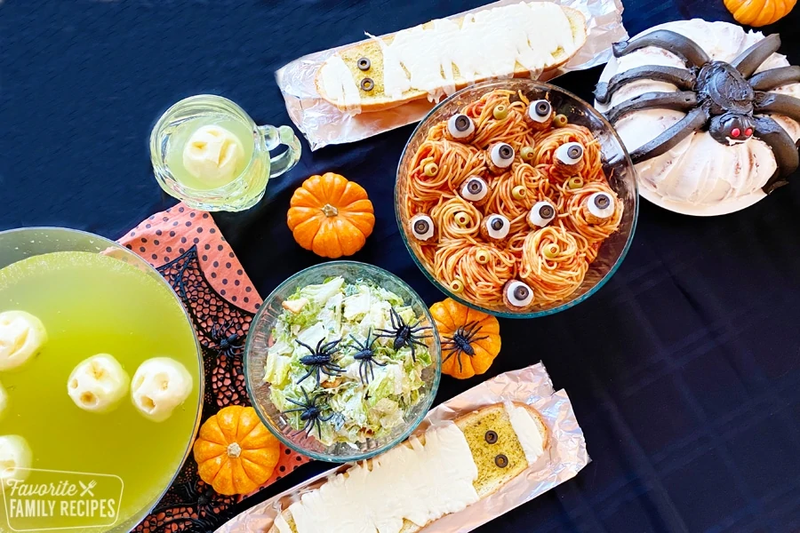 Halloween-Dinner mit Spaghetti und Fleischbällchen