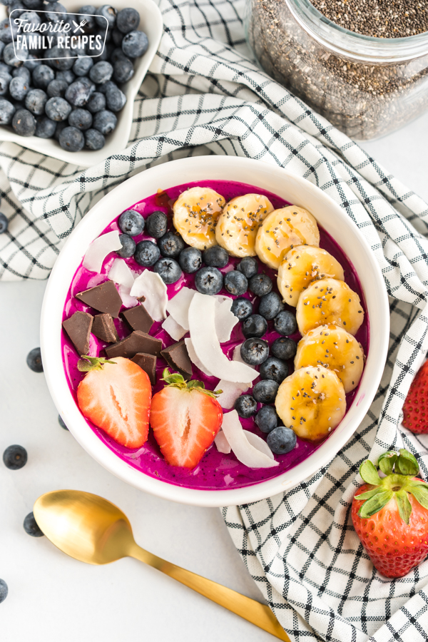 How to Make Acai Bowls at Home - Easy and Customizable!