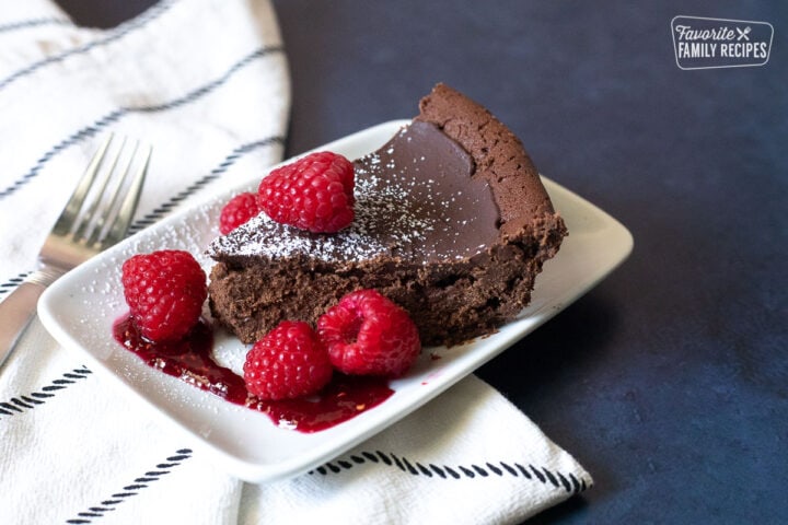 Easy Flourless Chocolate Cake | Favorite Family Recipes