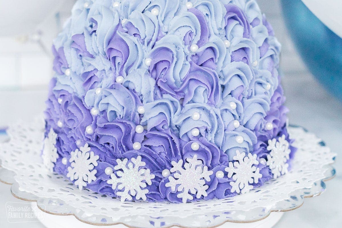 Frozen Doll Cream Cake | bakehoney.com