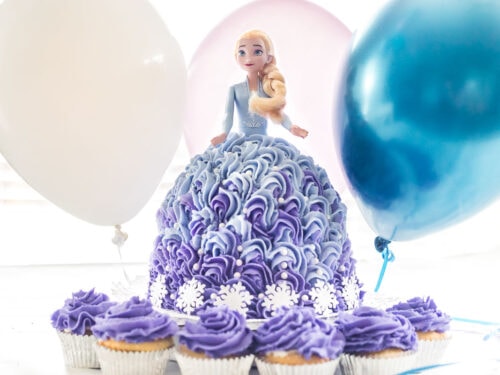 Birthday cake I made for my daughter's birthday party today. She was pretty  pleased with how it turned out! : r/Frozen