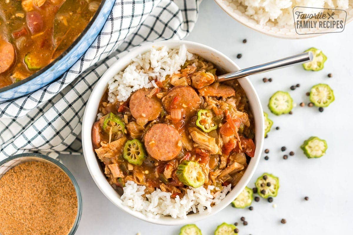 https://www.favfamilyrecipes.com/wp-content/uploads/2021/11/Chicken-and-Sausage-Gumbo-5.jpg