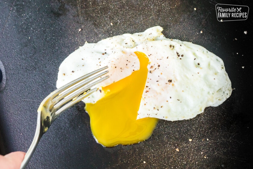 How To Fry An Egg (4 Ways)