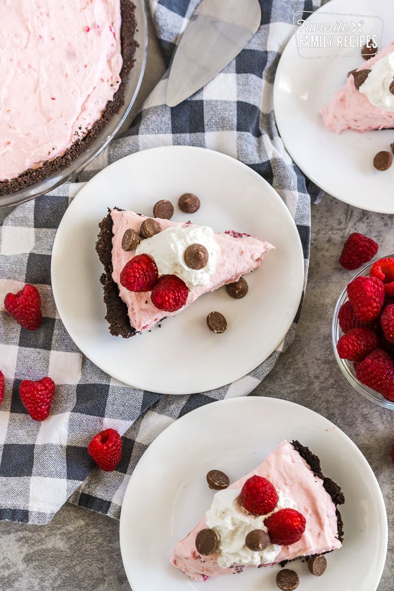 Raspberry Cream Pie (easy, no bake recipe with fresh raspberries)