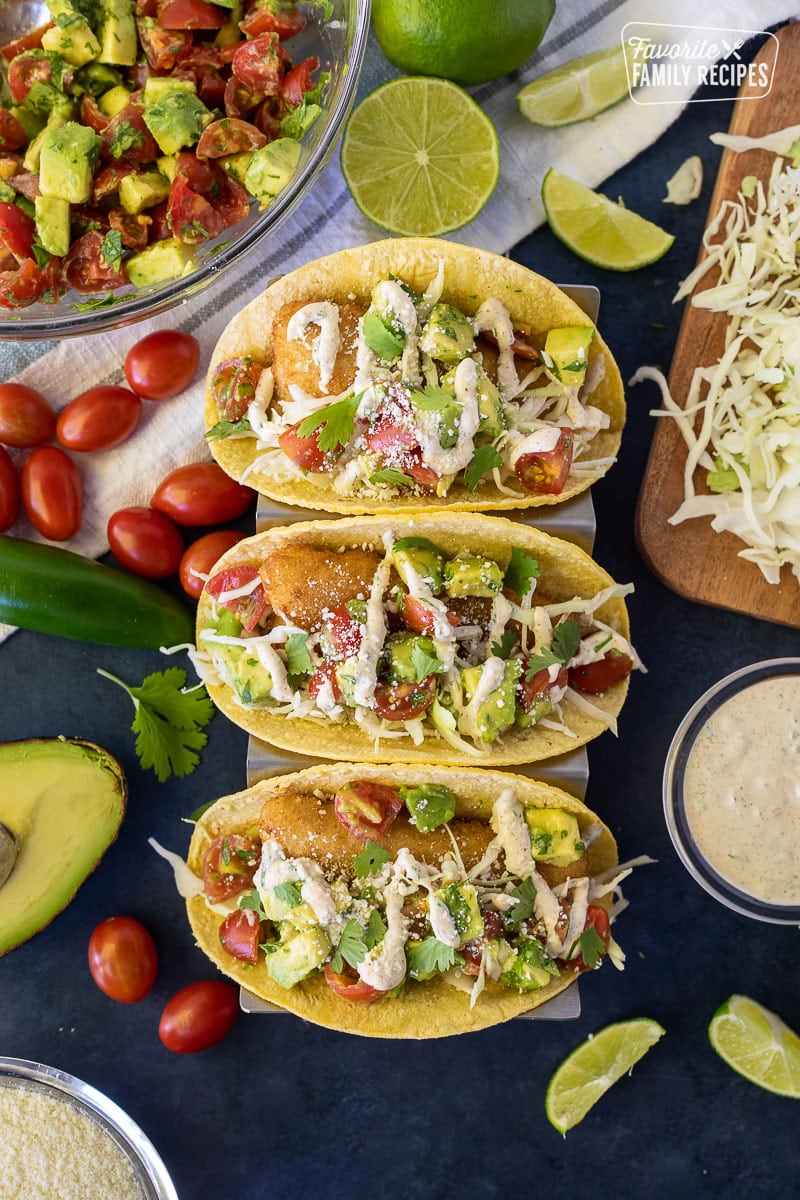 https://www.favfamilyrecipes.com/wp-content/uploads/2023/05/Easy-Fish-Tacos-top-view.jpg