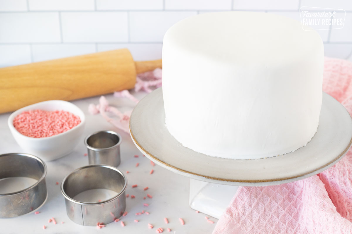 Differences Between Rolled Fondant and Gum Paste | Recipes