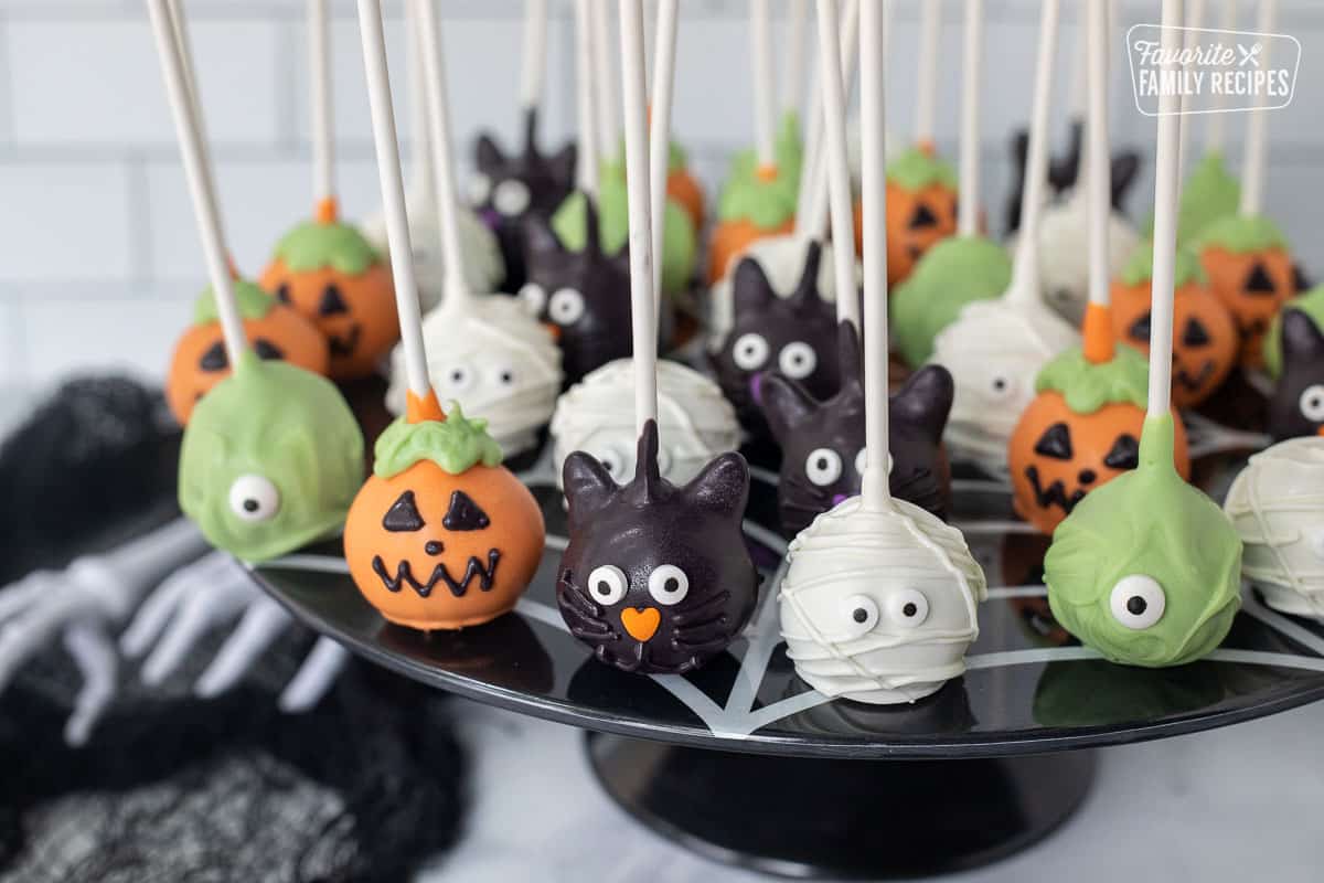 23 Cute Halloween Cake Pop Recipes - Halloween Themed Cake Pop Ideas
