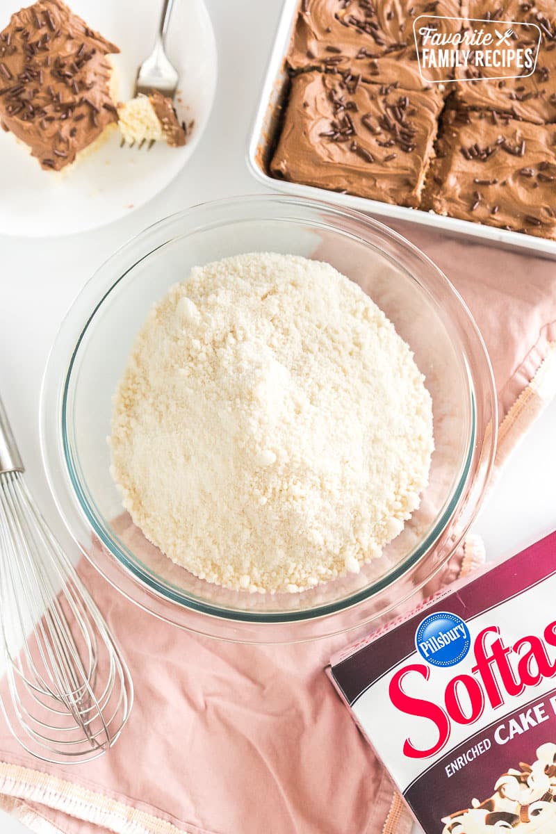 Chocolate Fudge Cake Mix | Baking Products | Betty Crocker AU