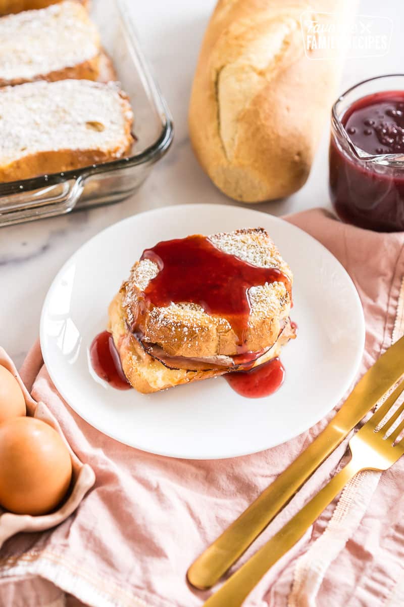https://www.favfamilyrecipes.com/wp-content/uploads/2023/12/Monte-Cristo-Casserole-with-syrup.jpg