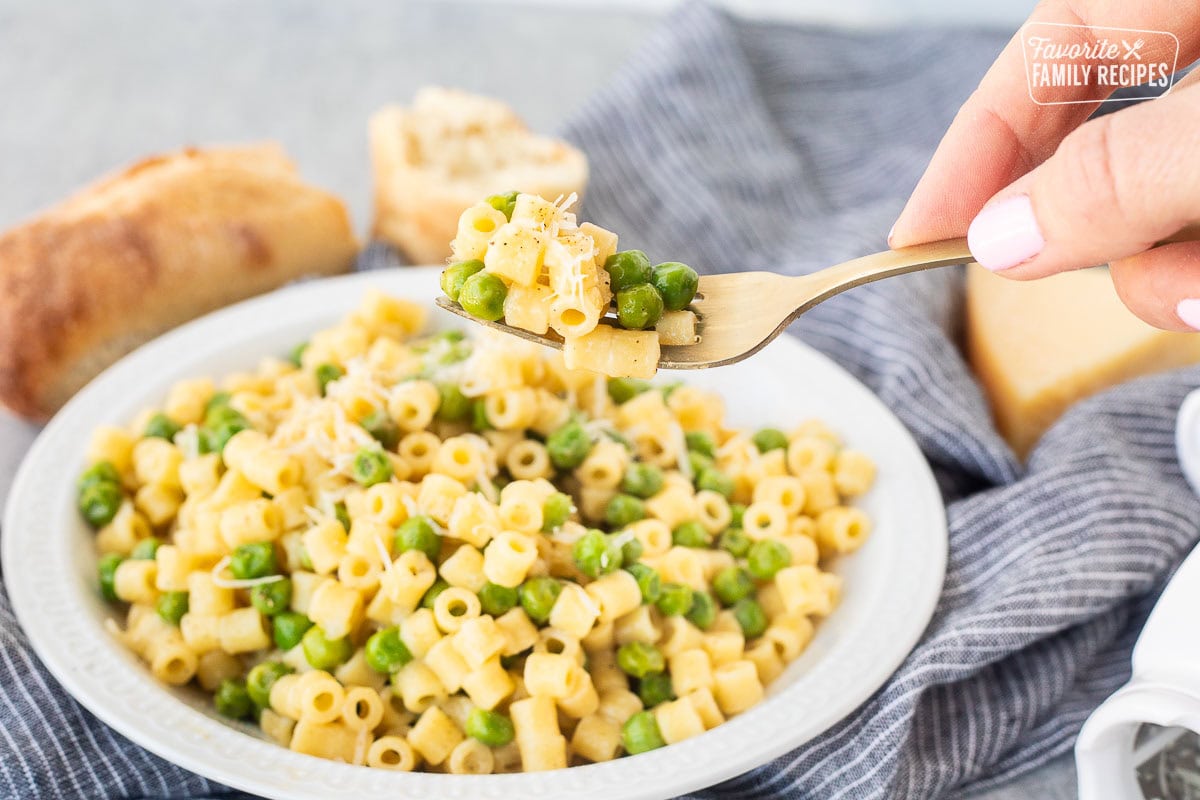 Fork of pasta with peas.