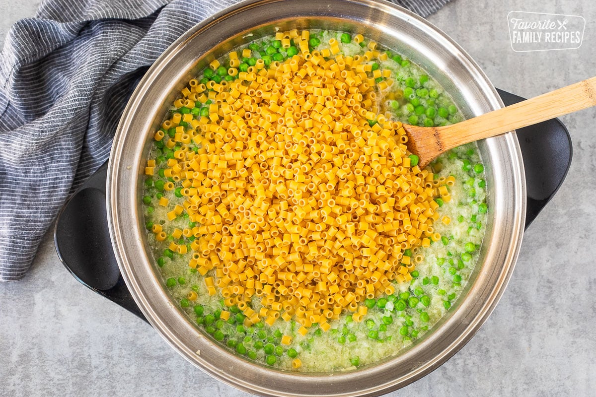 Adding pasta to peas mixture.